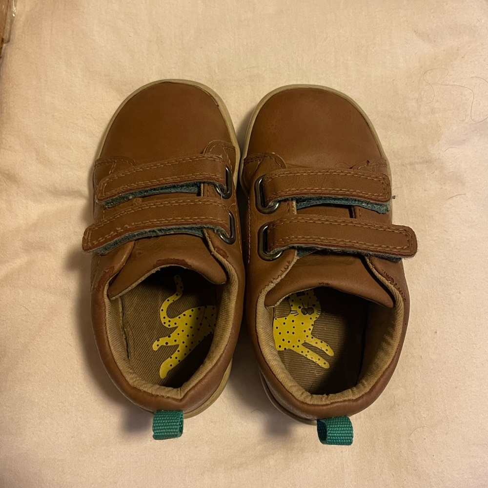Ten little shoes